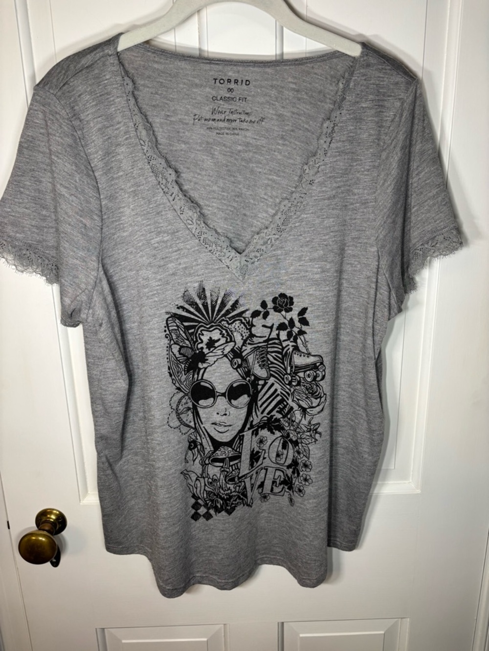 Torrid Women’s 00 Gray Heather Lace-Trim Short Sleeve V-Neck Graphic Tee Shirt